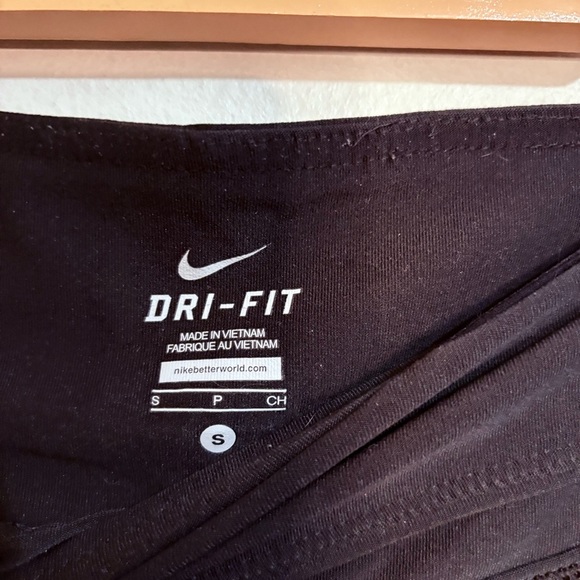 Nike Black Wide Leg Capri Athletic Leggings - Picture 7 of 10